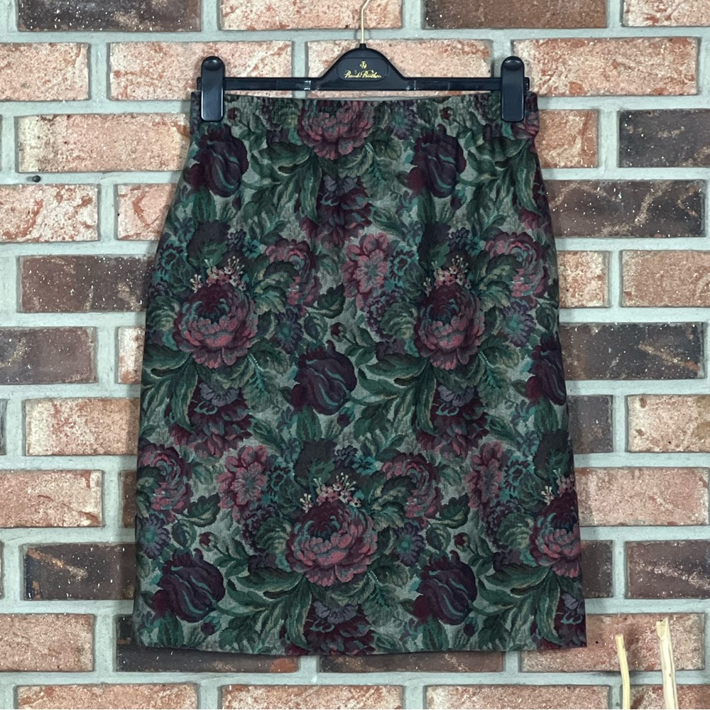 g.w. Division of Graff Floral Skirt